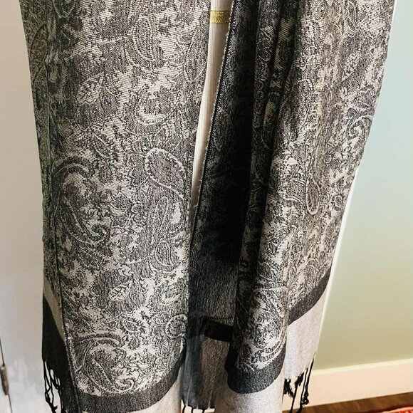 Vintage Pashmina Silk Shawl 1990s, Black & Grey Paisley Jacquard, 70×180 cm - Picture 5 of 11